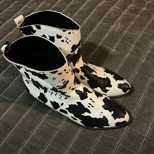 Cute &never worn. Gifted to me & are the wrong size. I wish I could wear them!